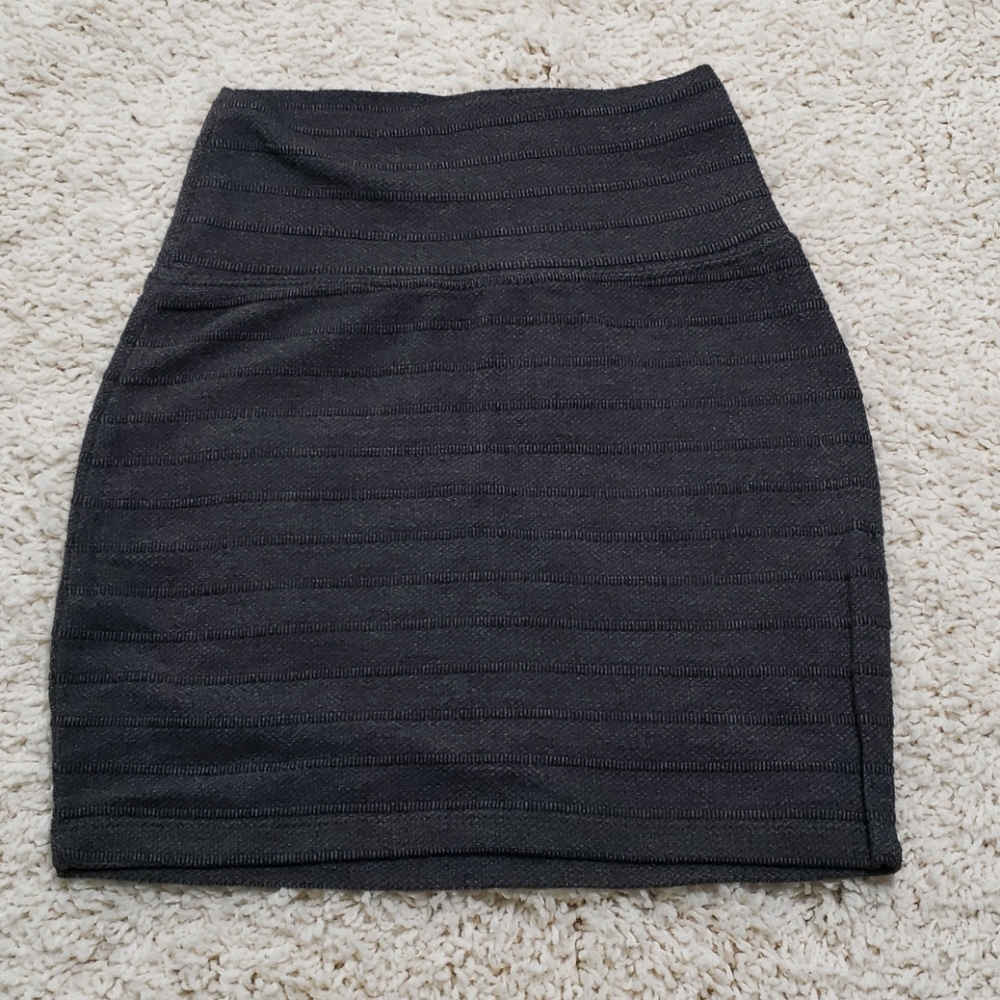 Basic House stretch mini skirt, size small